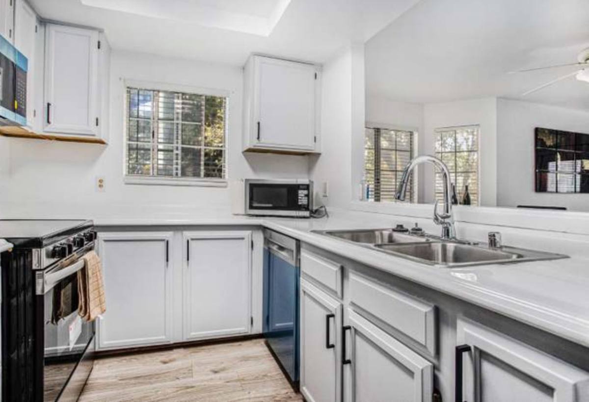 Apartment for rent at 1424 Market St #B, Oakland, CA 94607