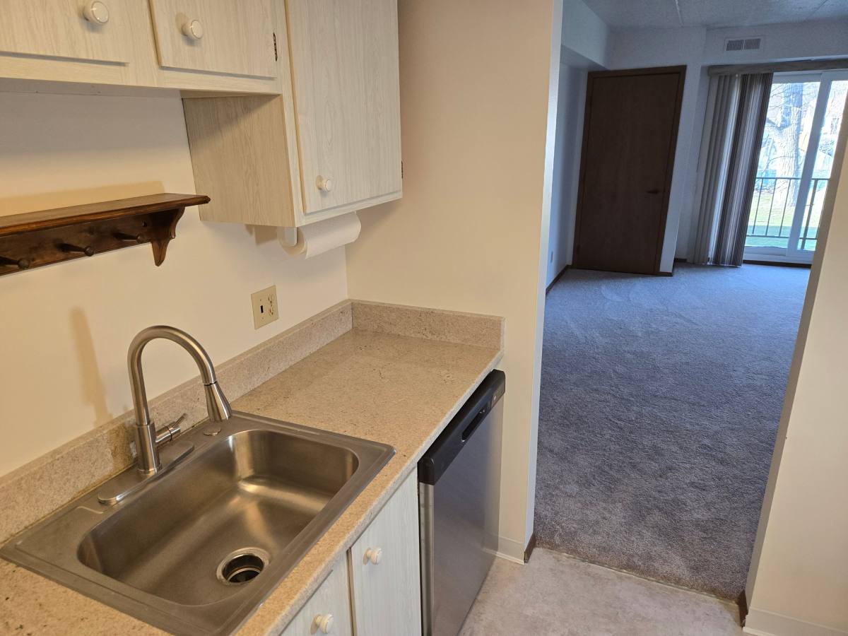 Townhouse for rent at 4849 Grace Rd, North Olmsted, OH 44070