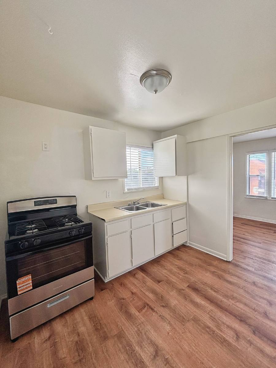 Apartment for rent at 1122 Cherry Ave #D, Long Beach, CA 90813