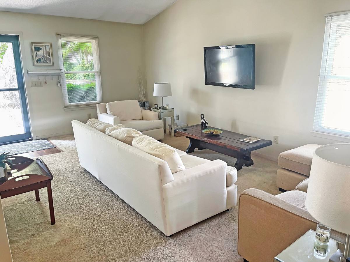 House for rent at 1121 Oakcrest Dr, Charleston, SC 29412