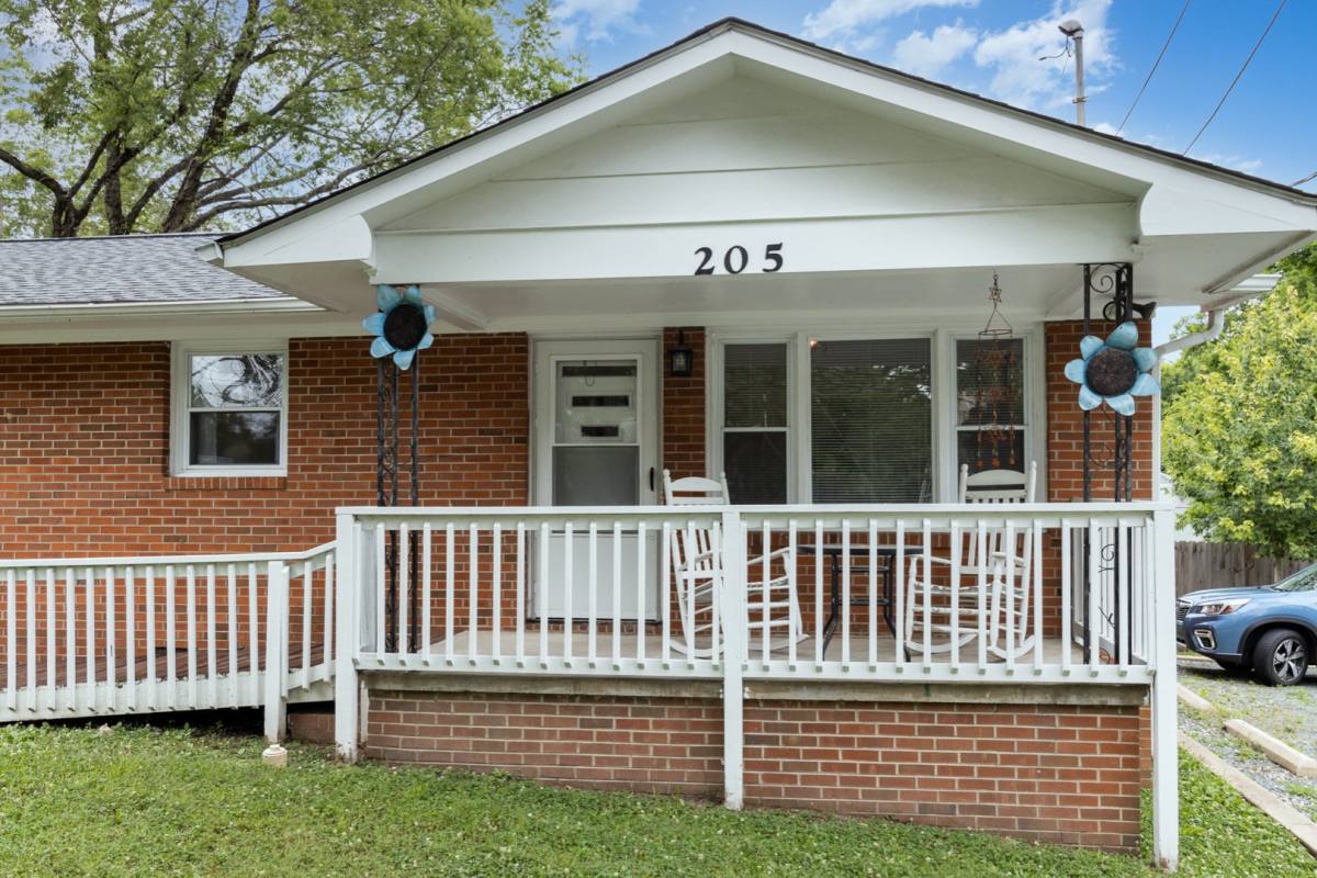 House for rent at 205 Sunset Dr, Chapel Hill, NC 27516