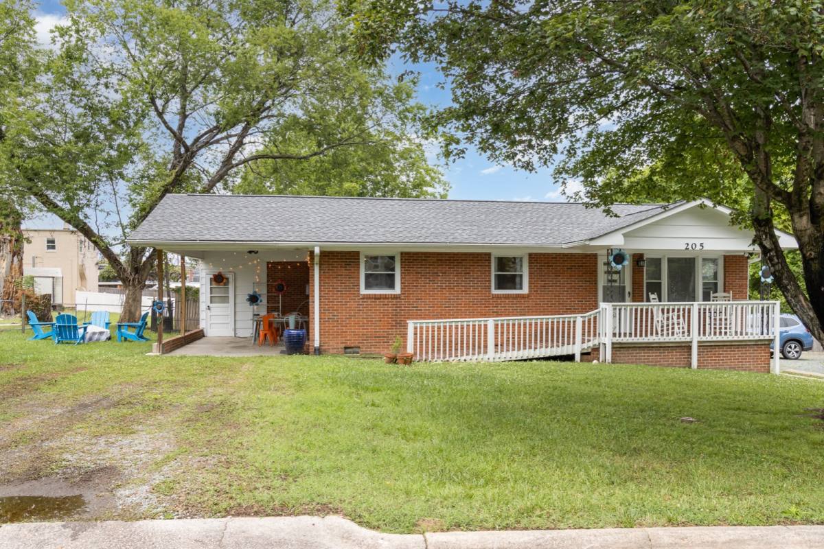 House for rent at 205 Sunset Dr, Chapel Hill, NC 27516