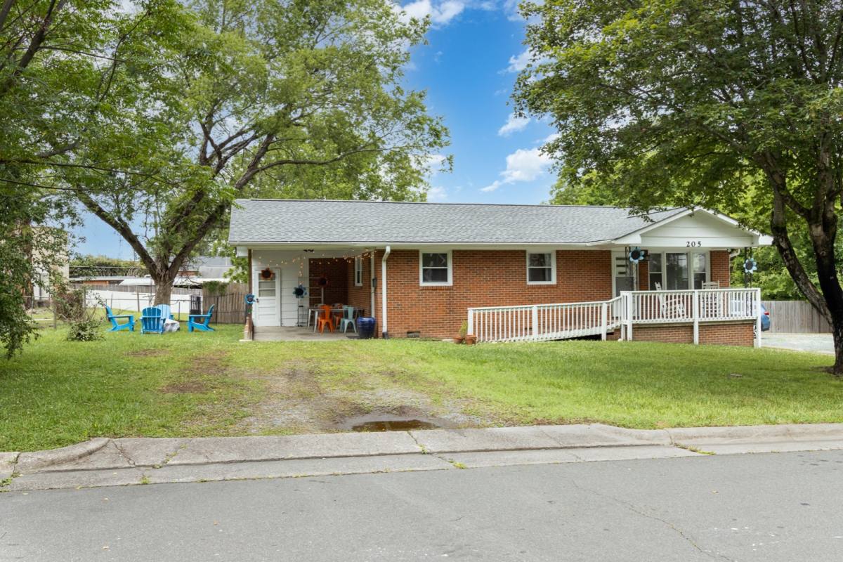 House for rent at 205 Sunset Dr, Chapel Hill, NC 27516