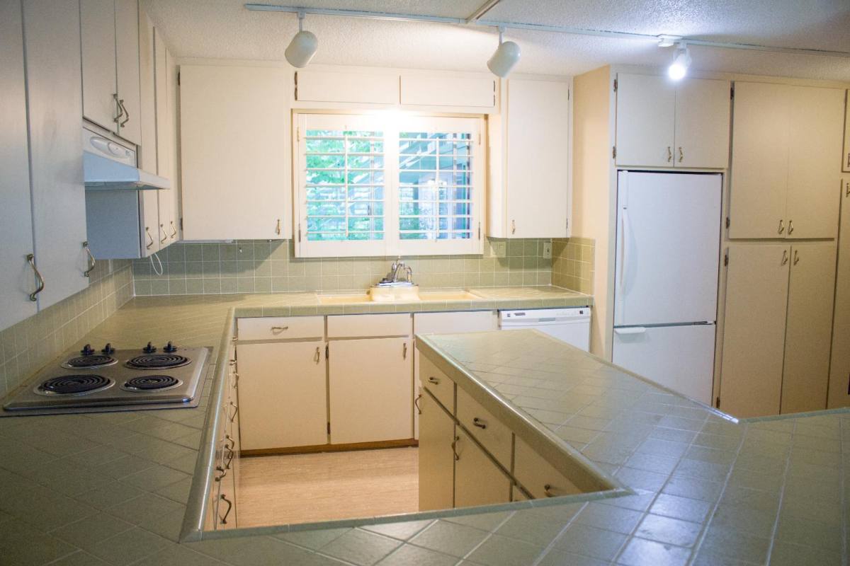 Apartment for rent at 855 Park St #1, Ashland, OR 97520