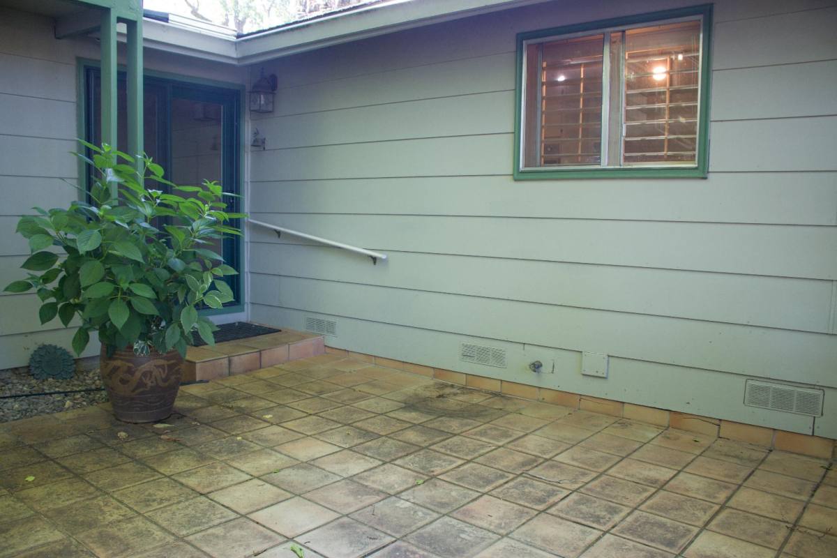 Apartment for rent at 855 Park St #1, Ashland, OR 97520