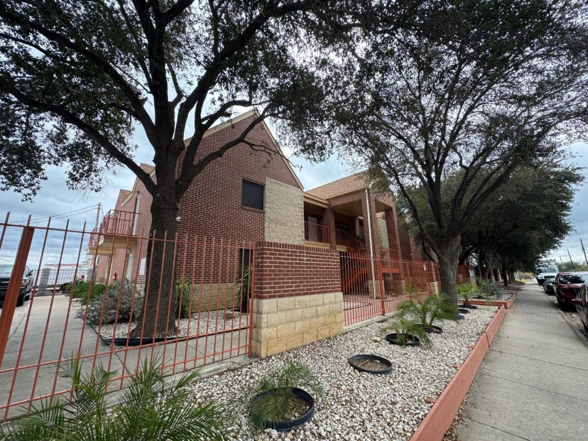 Apartment for rent at 2701 Montgomery #9, Laredo, TX 78043
