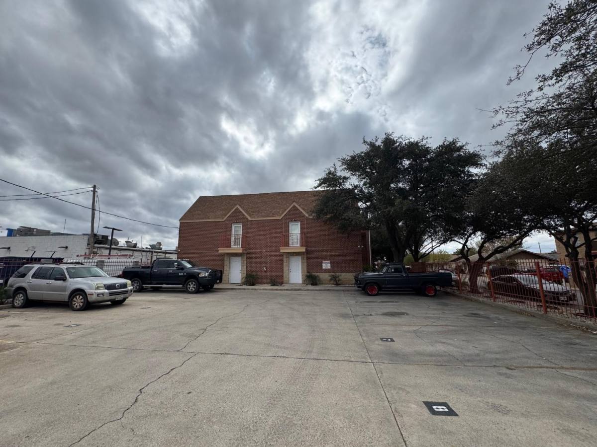 Apartment for rent at 2701 Montgomery #9, Laredo, TX 78043