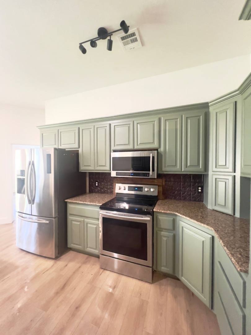 House for rent at 1121 Charlton Rd, Edmond, OK 73003