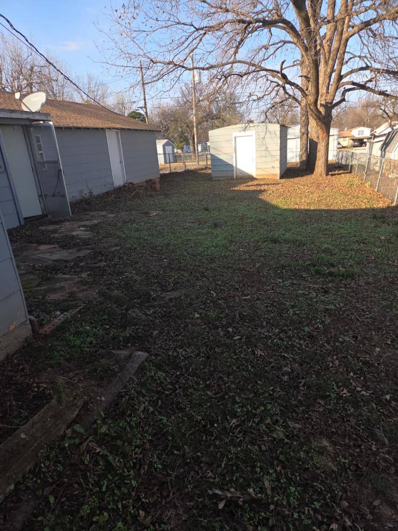 House for rent at 1109 Grove St, Perry, OK 73077