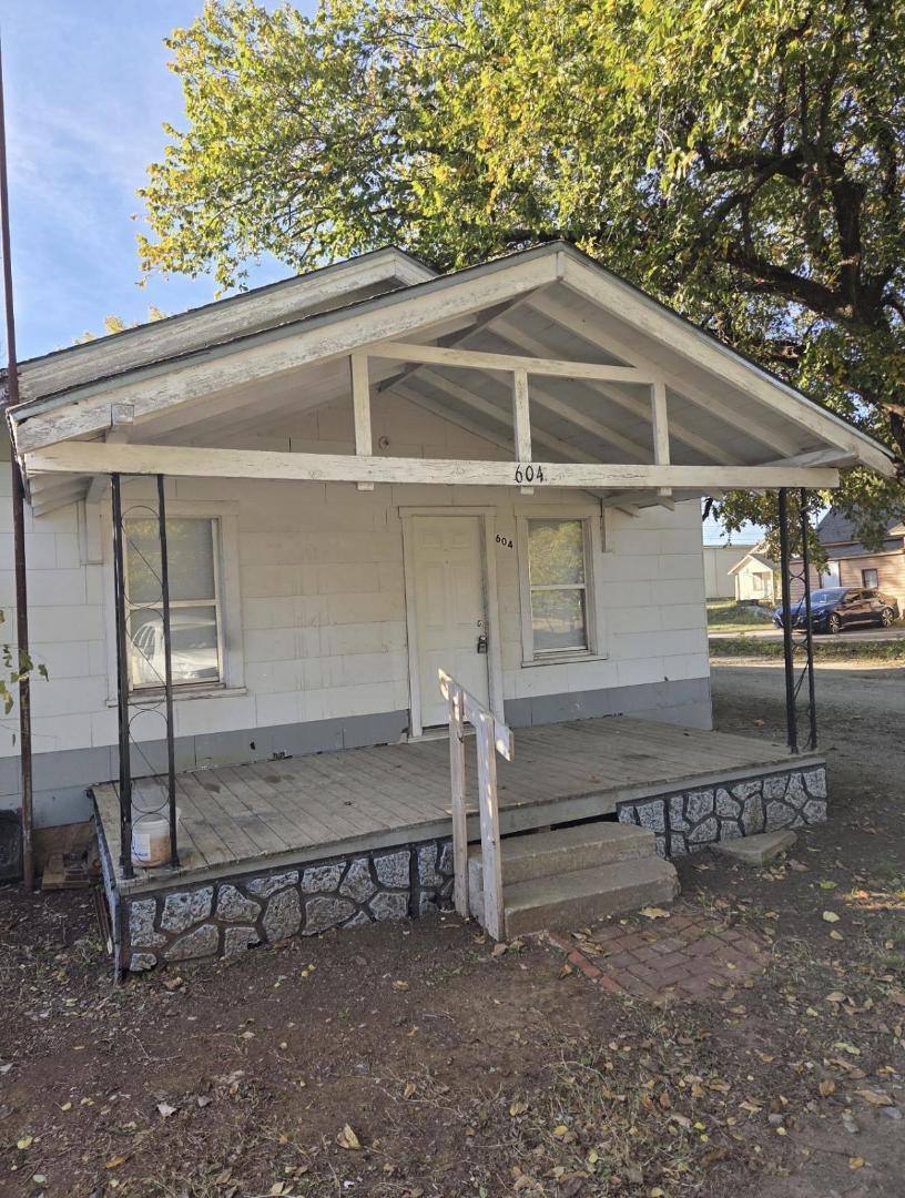 House for rent at 604 Grove St, Perry, OK 73077