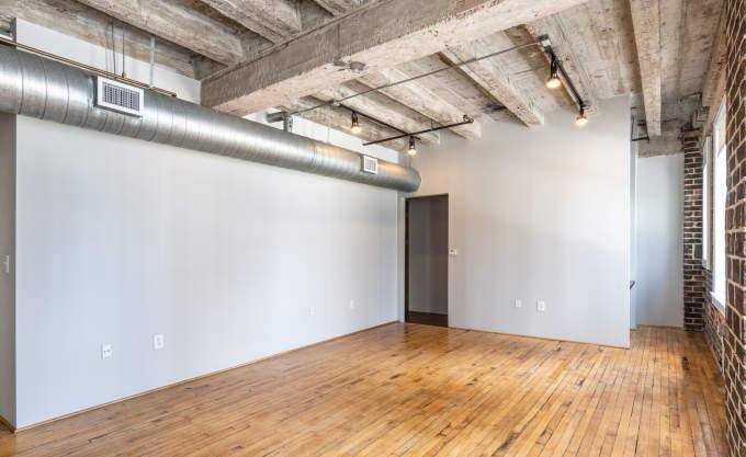 Apartment for rent at 909 Texas Ave, Houston, TX 77002