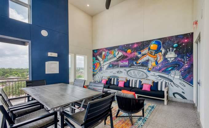 Apartment for rent at 611 Shepherd Dr, Houston, TX 77007