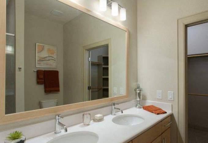 Apartment for rent at 1755 Crescent Plaza Dr, Houston, TX 77077