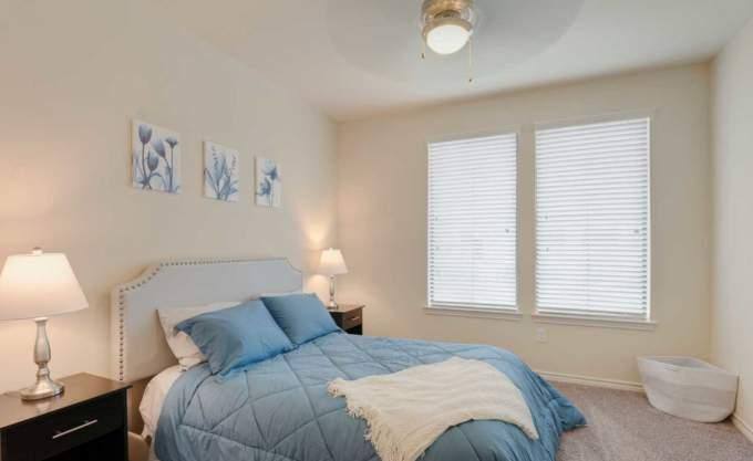 Apartment for rent at 2121 Ella Blvd, Houston, TX 77008