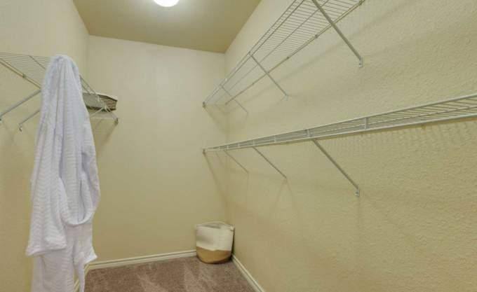 Apartment for rent at 2121 Ella Blvd, Houston, TX 77008