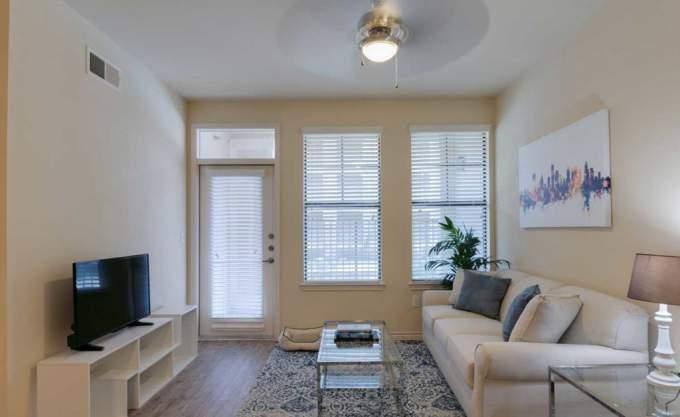 Apartment for rent at 2121 Ella Blvd, Houston, TX 77008