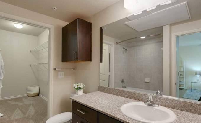 Apartment for rent at 2121 Ella Blvd, Houston, TX 77008