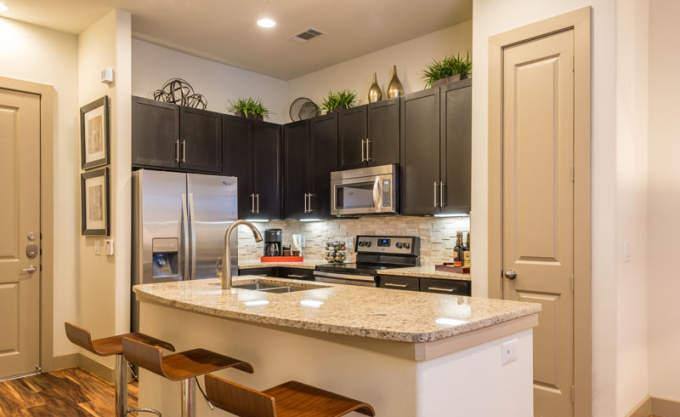 Apartment for rent at 2626 Fountain View Dr, Houston, TX 77057