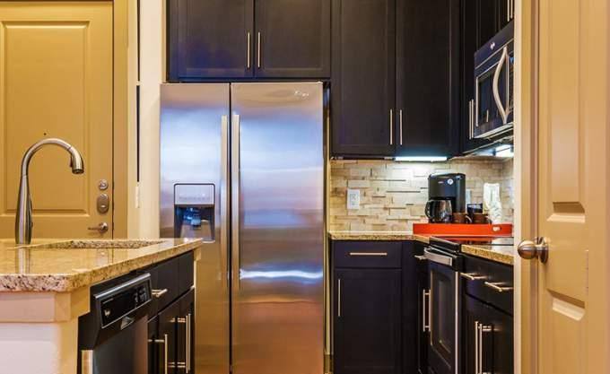 Apartment for rent at 2626 Fountain View Dr, Houston, TX 77057