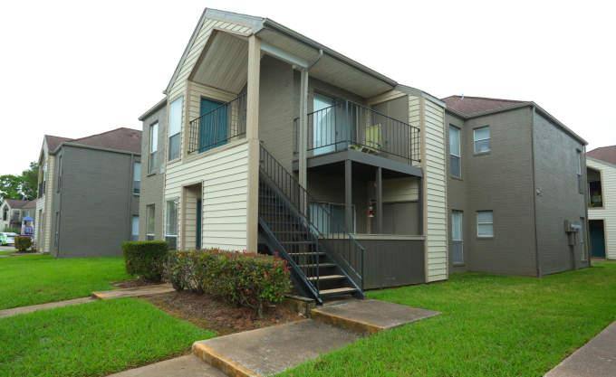 Apartment for rent at 1111 W Main St, League City, TX 77573