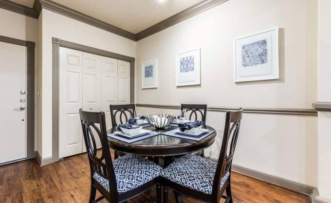 Apartment for rent at 2400 Fountain View Dr, Houston, TX 77057