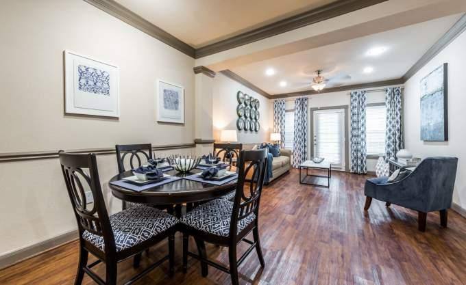 Apartment for rent at 2400 Fountain View Dr, Houston, TX 77057