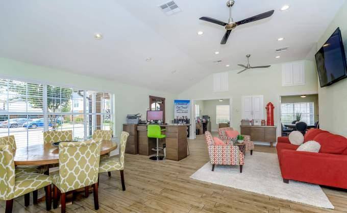 Apartment for rent at 1001 Pinemont Dr, Houston, TX 77018
