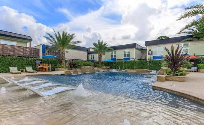 Apartment for rent at 1001 Pinemont Dr, Houston, TX 77018