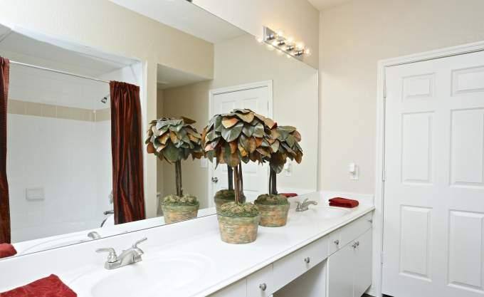 Apartment for rent at 4807 Pin Oak Park, Houston, TX 77081