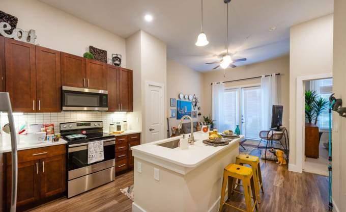 Apartment for rent at 1550 Leona St, Houston, TX 77009