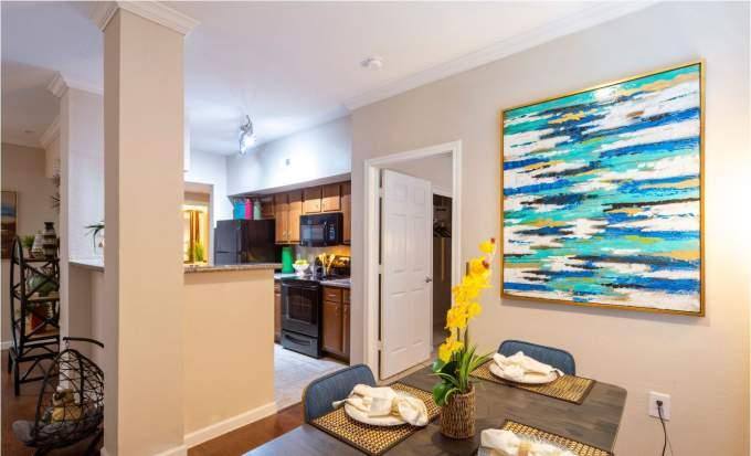 Apartment for rent at 10 Oak Court, Houston, TX 77006