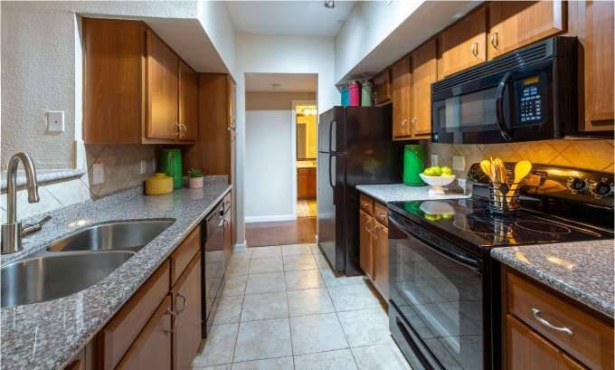 Apartment for rent at 10 Oak Court, Houston, TX 77006