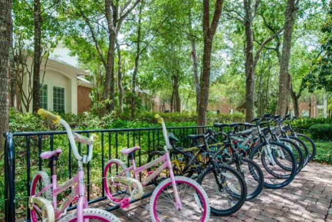 Apartment for rent at 4300 Bay Area Blvd, Houston, TX 77058
