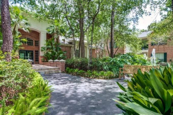 Apartment for rent at 4300 Bay Area Blvd, Houston, TX 77058