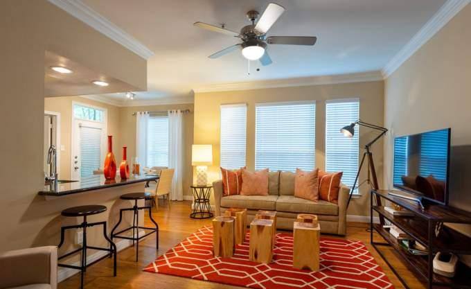 Apartment for rent at 14855 Memorial Dr, Houston, TX 77079