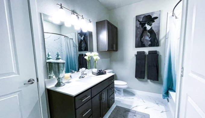 Apartment for rent at 3530 W 12th St, Houston, TX 77008