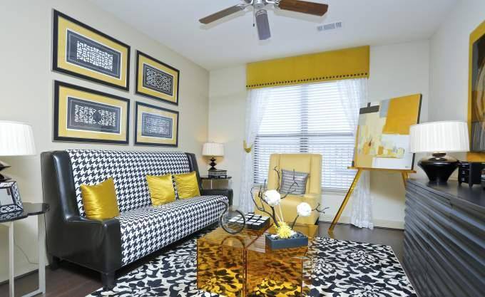 Apartment for rent at 3990 Washington Ave, Houston, TX 77007