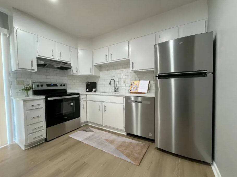 Townhouse for rent at Meadowview & Townhomes, 500 Savannah St, Greensboro, NC 27406