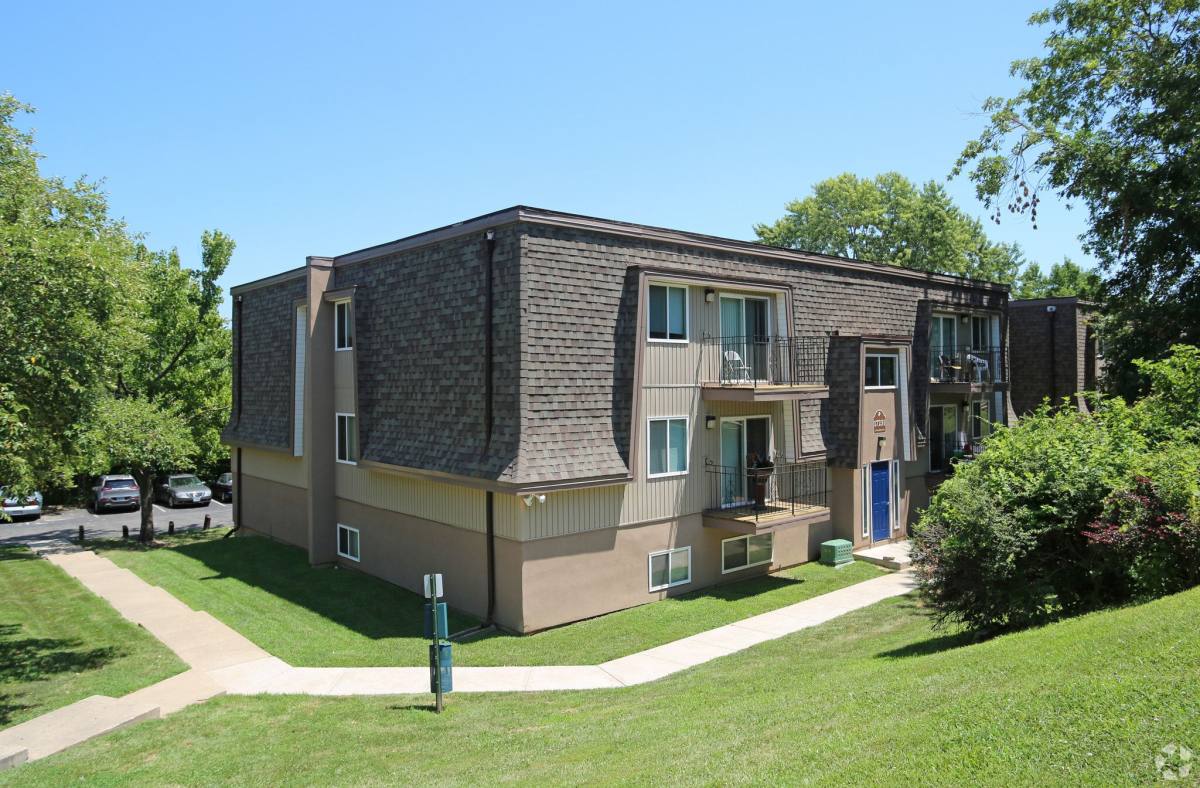 Apartment for rent at Stone Oak, 3151 Jennings Rd, Independence, MO 64055
