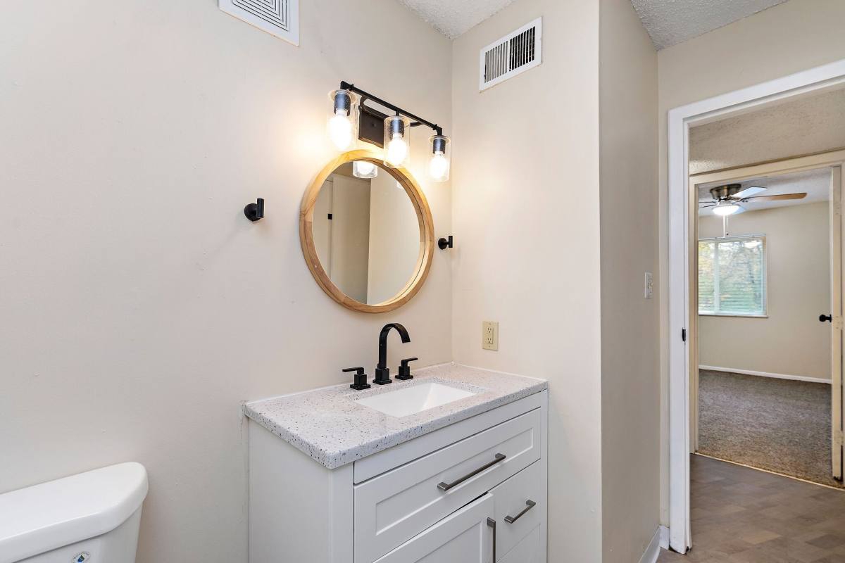 Apartment for rent at Stone Oak, 3151 Jennings Rd, Independence, MO 64055