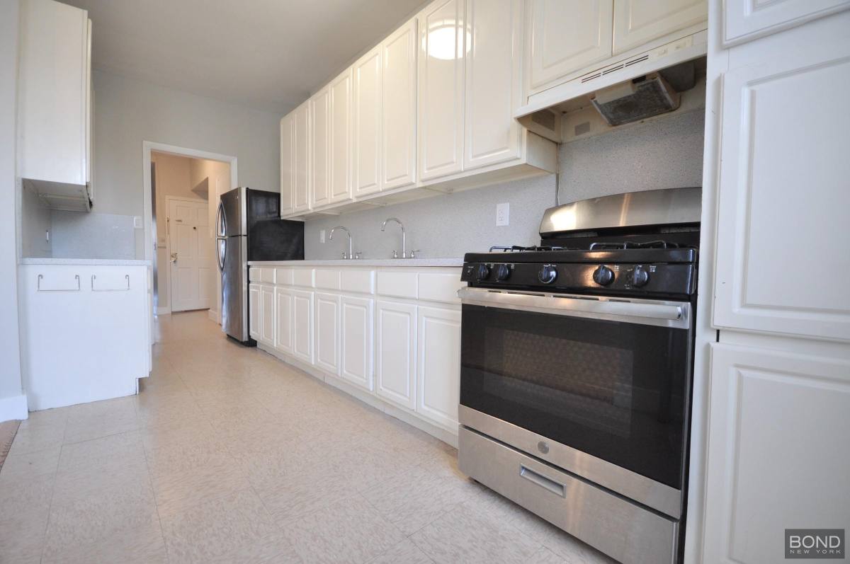 Apartment for rent at 330 Albany Ave #3, Brooklyn, NY 11213