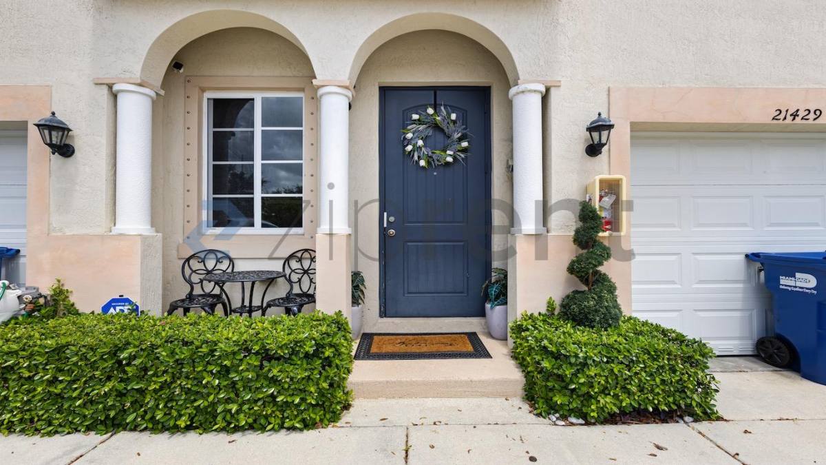 Townhouse for rent at 21429 NW 13th Ave, Miami, FL 33169