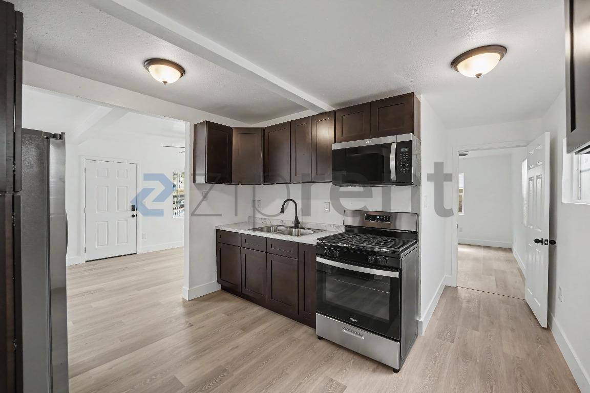 House for rent at 515 E 55th St, Long Beach, CA 90805