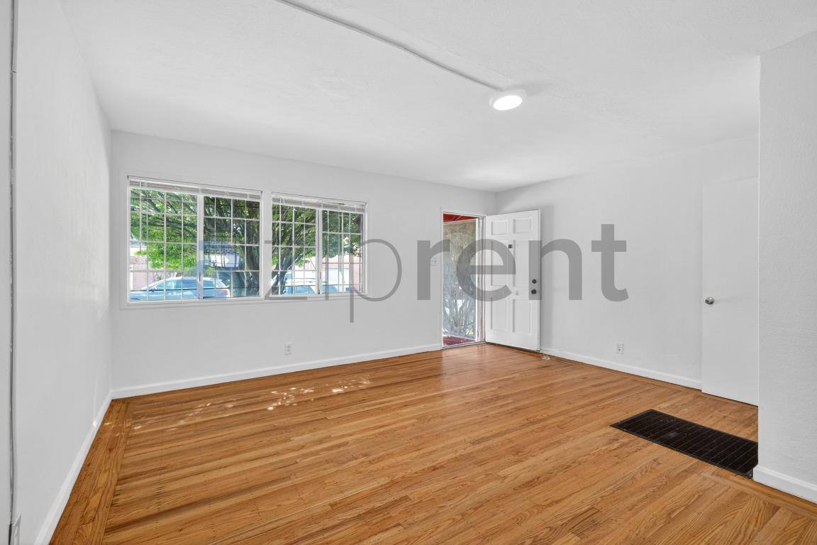 House for rent at 365 S 38th St, Richmond, CA 94804