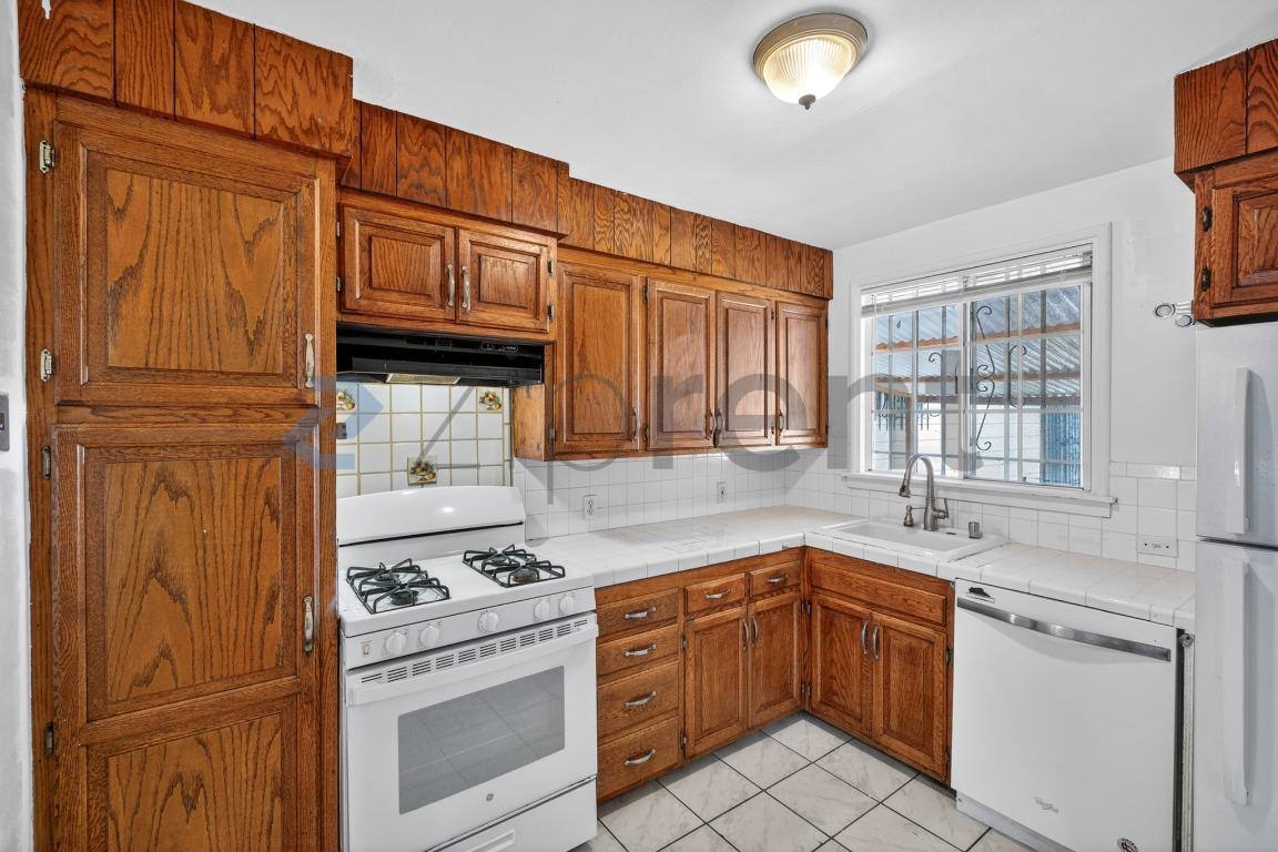 House for rent at 365 S 38th St, Richmond, CA 94804