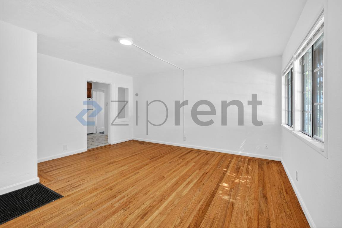 House for rent at 365 S 38th St, Richmond, CA 94804
