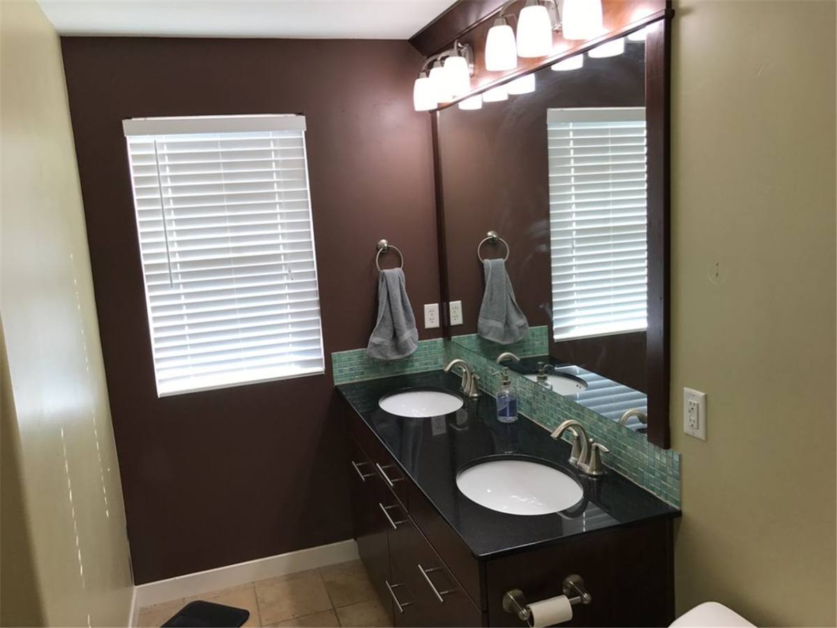Townhouse for rent at 272 W 650 N, Centerville, UT 84014