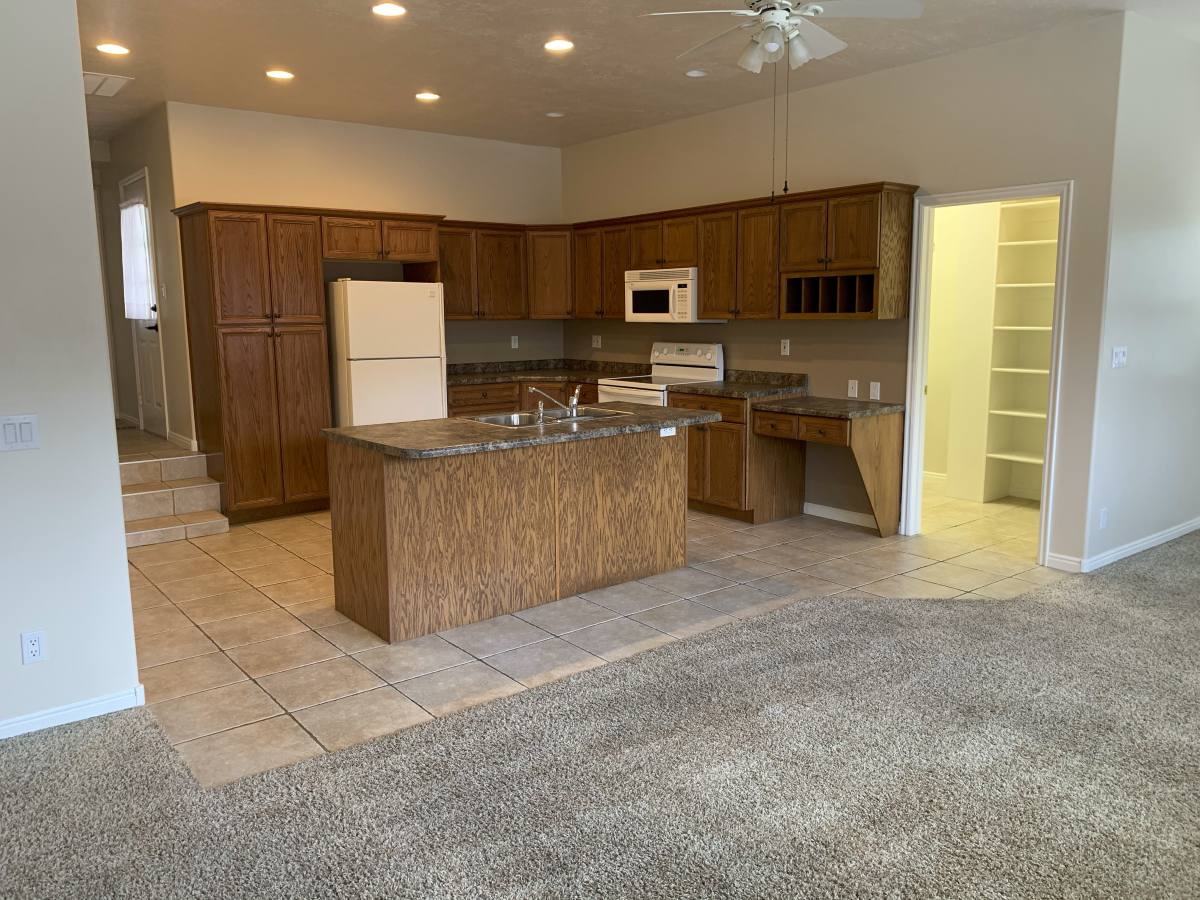 Apartment for rent at 8175 S Old Coventry Circle, Sandy, UT 84093