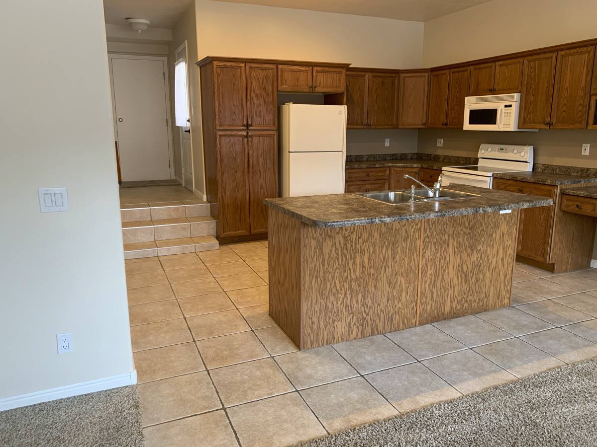 Apartment for rent at 8175 S Old Coventry Circle, Sandy, UT 84093