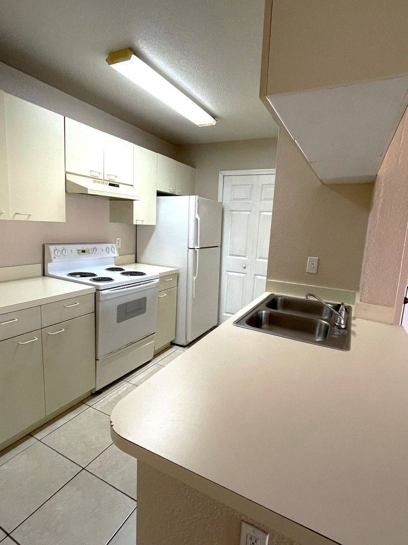 Apartment for rent at 2550 N Alafaya Trail, Orlando, FL 32826